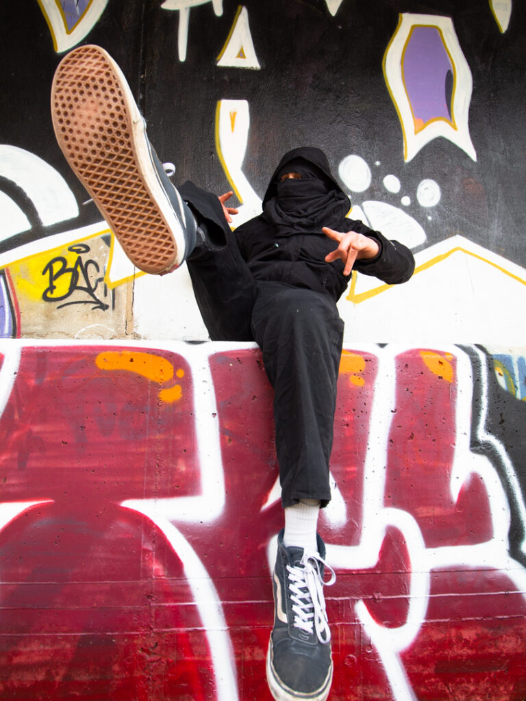 Photographie numérique du street artist Big bro en pleine session à Marseille par John Bertolini