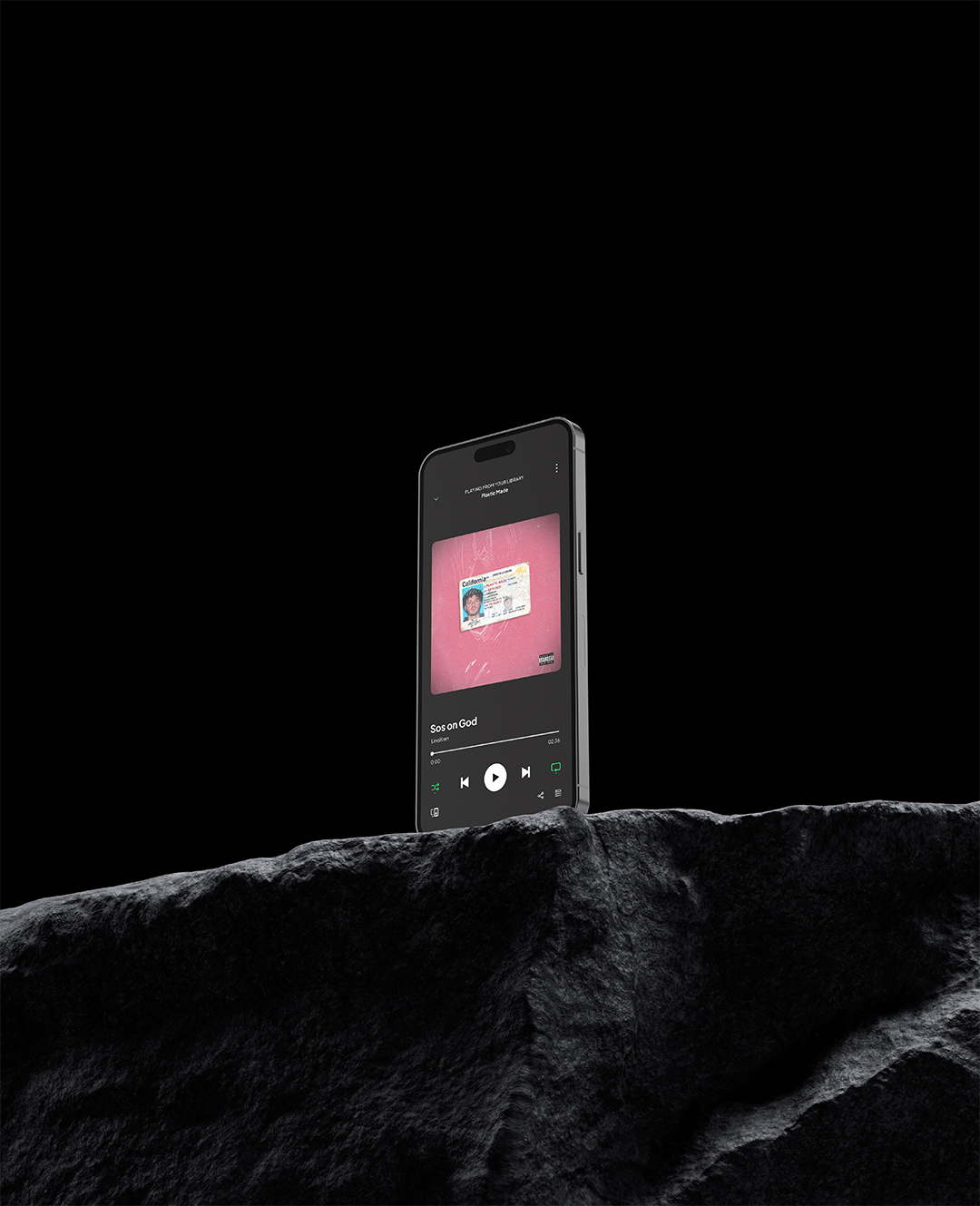 Photographie d'un téléphone posé sur un rocher avec une pochette d'album rose sur l'écran par John Bertolini